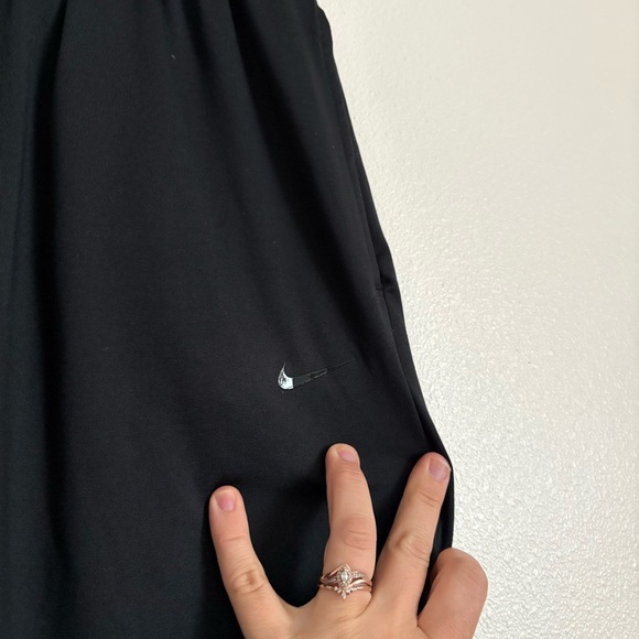 Nike AT1111-010 Women Flow Lux Dri-FIT Training Pants Loose Fit Black Size M - Picture 4 of 12